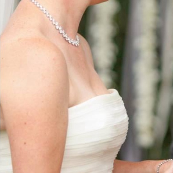 Vera Wang ivory tiered gown - Picture 6 of 6